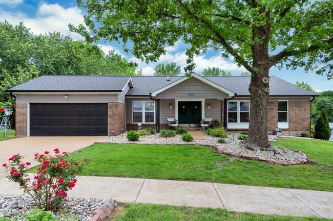 Building Photo - 2947 Meramar Dr