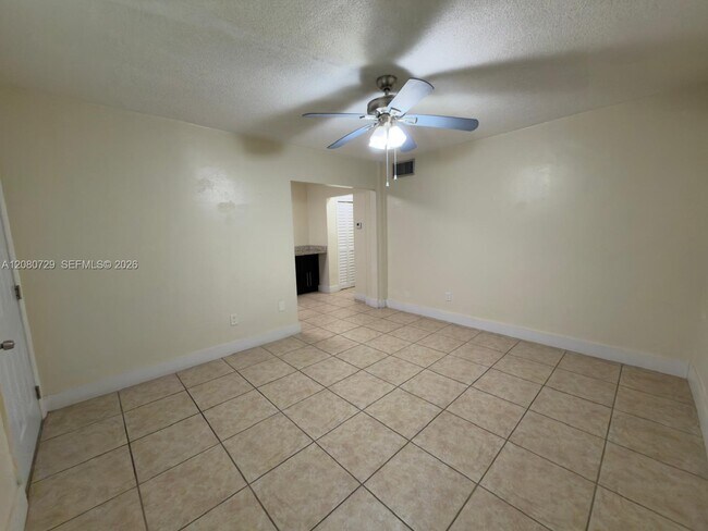 380 E 35th St Unidad 9