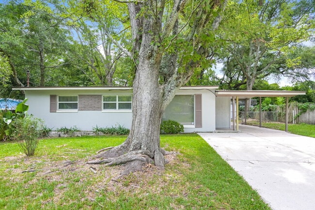 Building Photo - 2219 Limoges Dr E Rental