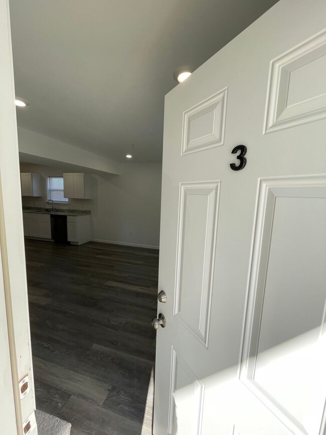 Building Photo - 411 E Doxey St
