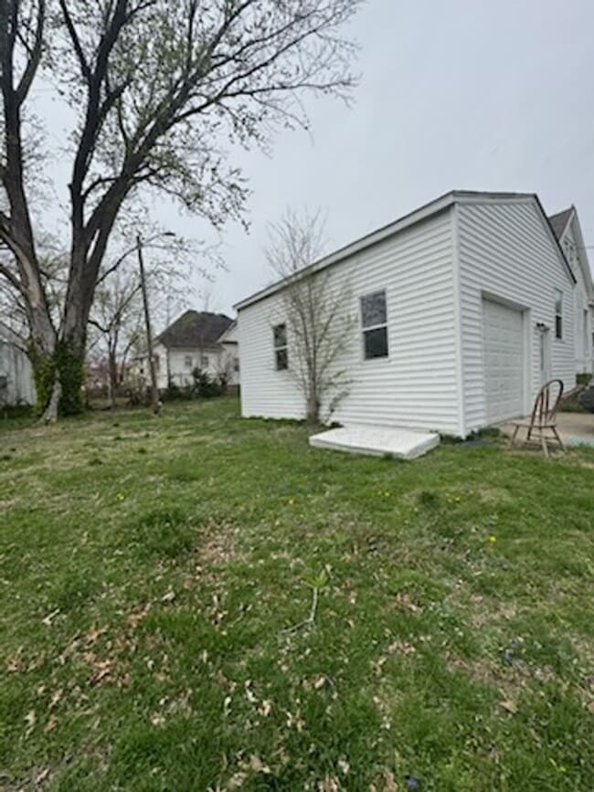 Photo - 3 Bed 1 Bath House in Louisiana, MO