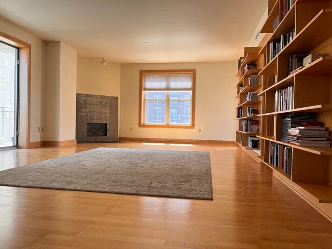 Building Photo - 333 W Mifflin St Unit 8