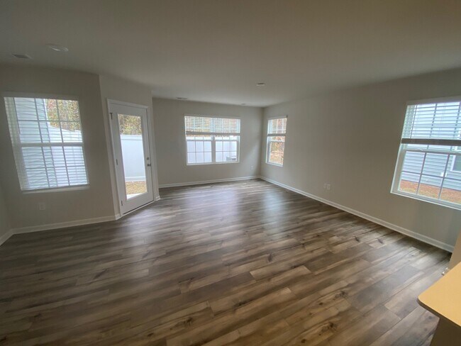Photo - 139A Triumph Ave