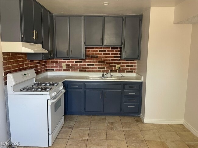 Photo - 700 E Nelson Ave