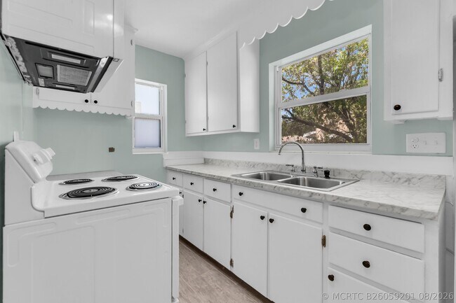 Photo - 434 49th St
