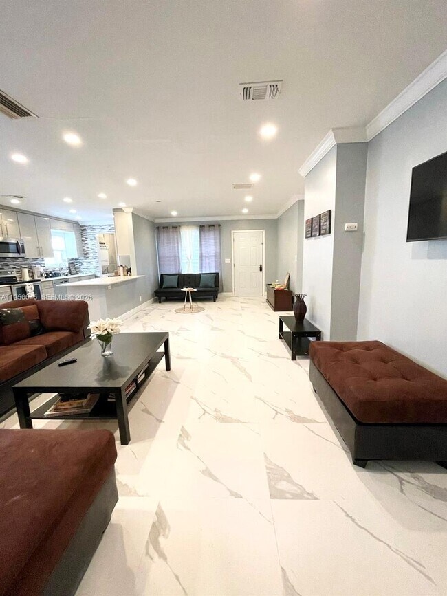 Photo - 223 SW 10th St