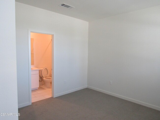 Photo - 527 Winchester Dr