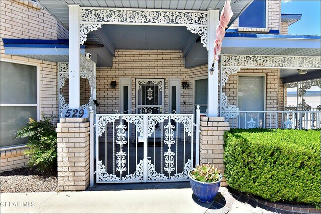 Photo - 529 Castlerock Ln