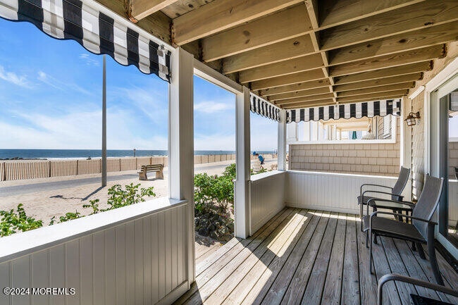 Photo - 157 Beach Front