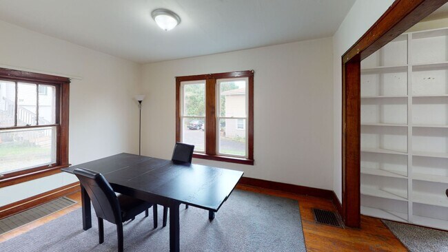 Building Photo - 321-321.5-3215 Hillview Pl Unit 321