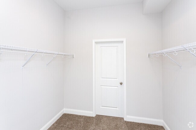 The W: 3BR, 3BA - 1,435 SF - Walk In Closet