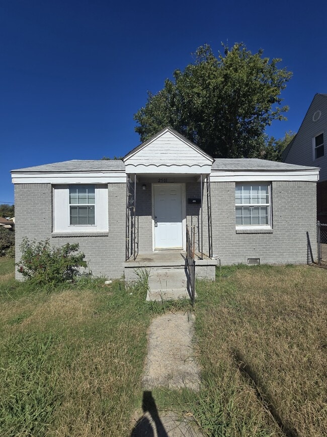 Building Photo - 2501 NE 16th St