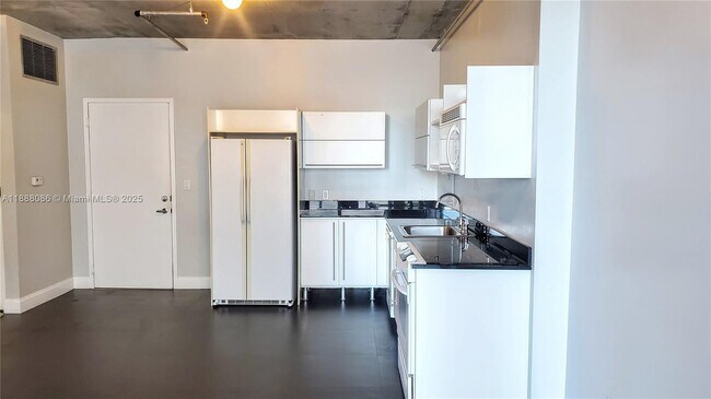 Photo - 690 SW 1st Ct Unidad 1828