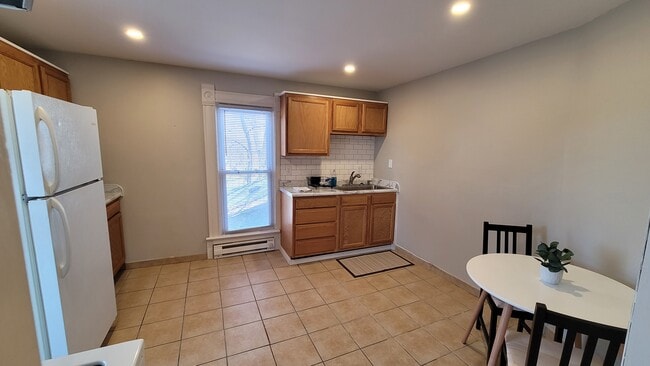 Photo - 125 Litchfield Ave SE Unidad 2