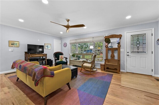 Photo - 2412 Elmwood Cir SE