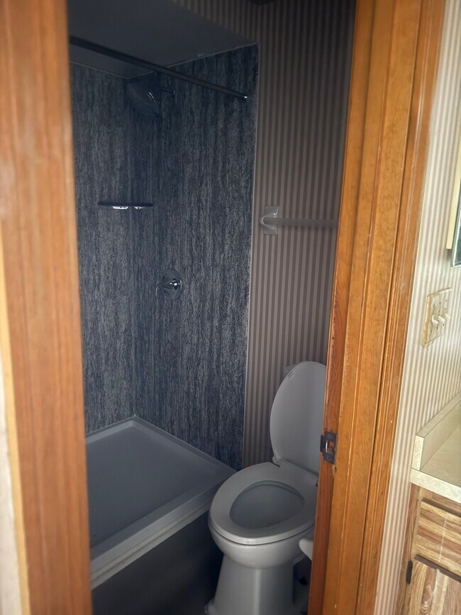 Photo - 323 Sherborne Ln