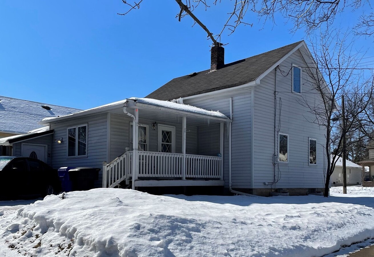 Photo - 616 N State St