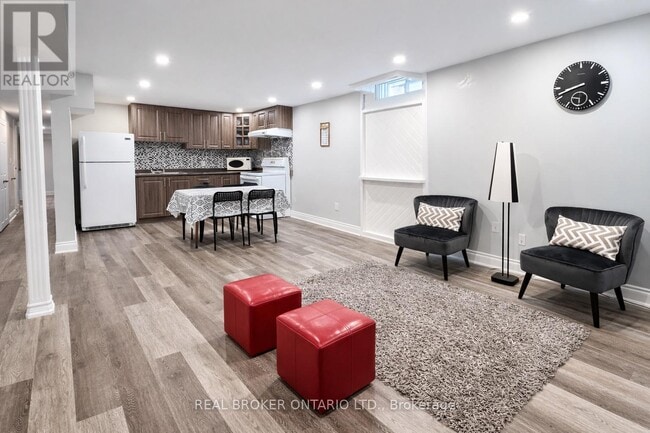 Photo - 3183 Valcourt Crescent