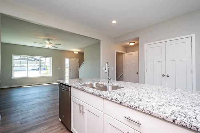 Photo - 625 Catherine Dr