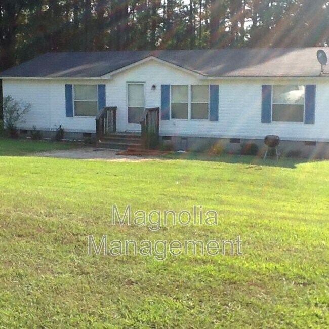 Photo - 472 Hawks Rd