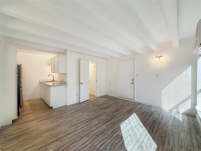 Building Photo - 5914 Lago Vista Way Unit C25 Rental