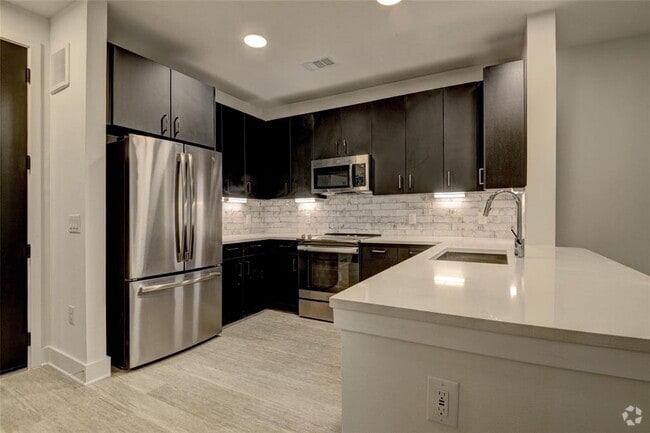 Building Photo - 6400 Washington St Unit 731 Rental