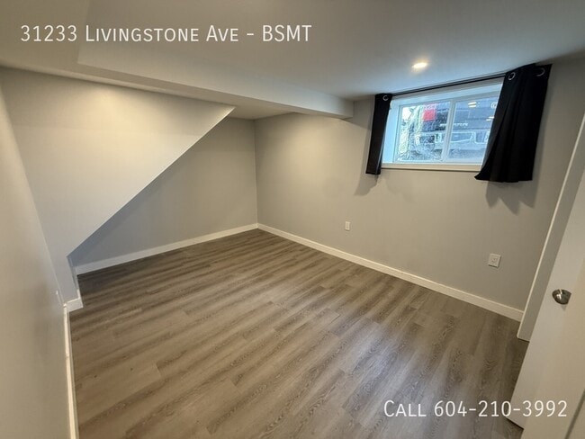Photo - Large 1 Bed Basement Unité BSMT
