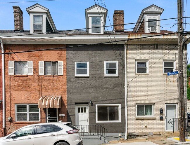 Building Photo - Beautifully Renovated 3 Bed/3.5 Bath Home ...