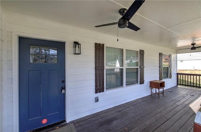 Photo - 241 McIntosh Ave NE