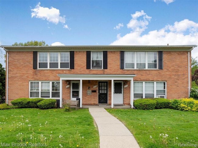 Building Photo - 2717 W 13 Mile Rd Unit 14