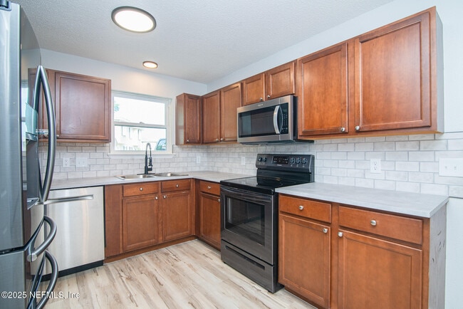Photo - 1101 Scheidel Ct