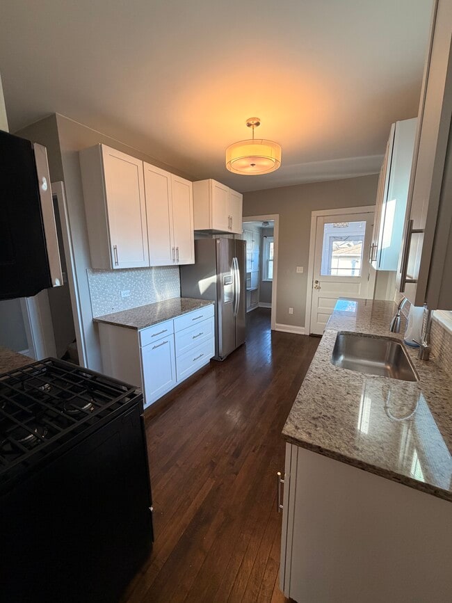 Photo - 856 Woodlawn Ave