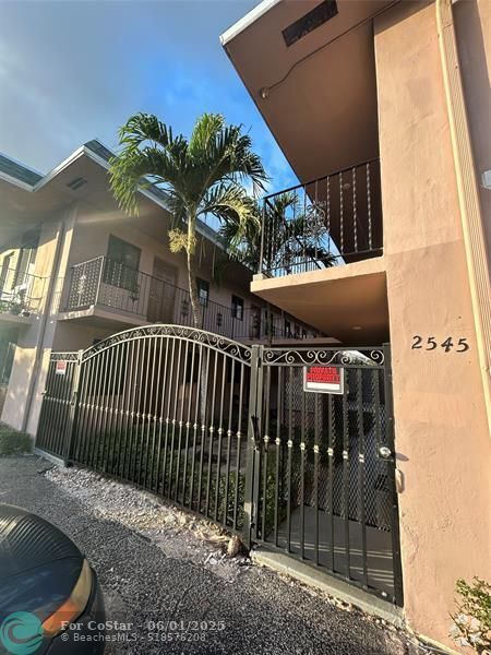 Building Photo - 2545 Taft St Unit 107 Rental