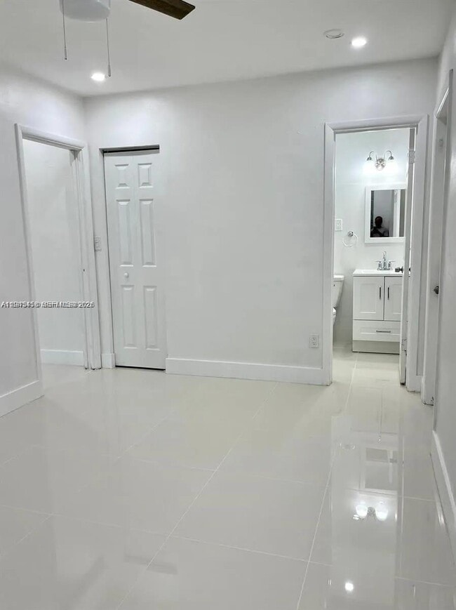 Photo - 725 NE 126th St Unit 5