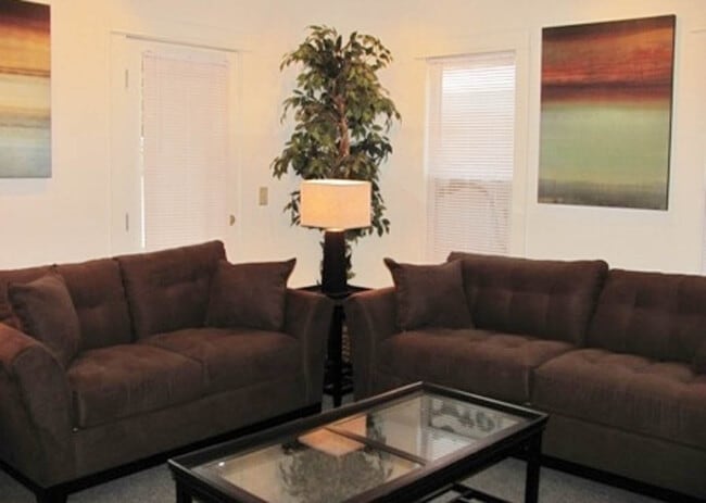 Photo - 211 Williams St