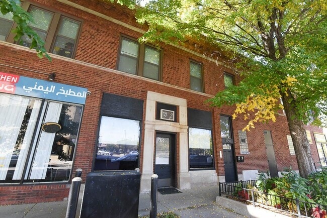 Building Photo - 4748 N Kenneth Ave Unit 2 Rental
