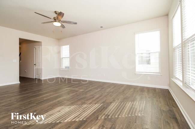 Photo - 304 Ashborne Ln