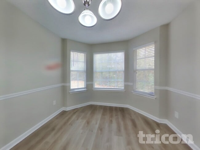 Photo - 1099 Sugarcreek Way