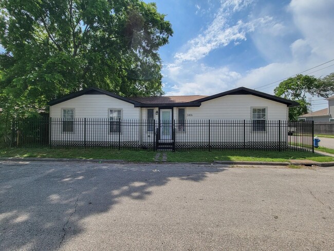 Building Photo - 3416 Europa St