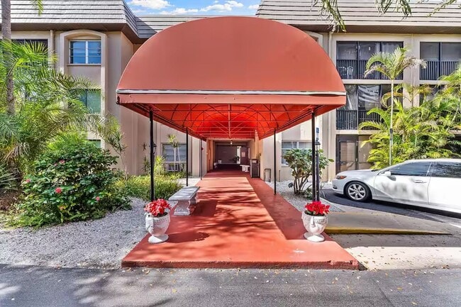 Building Photo - 3700 S Osprey Ave