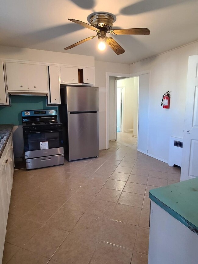 Kitchen - 383 E 37th St