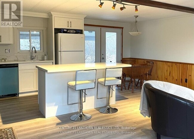 Photo - 292 Salmon Point Rd