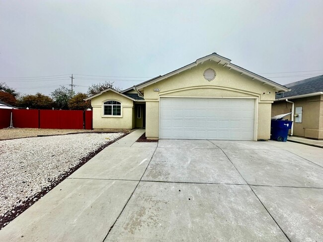 Photo - Spacious South Fresno 4/2