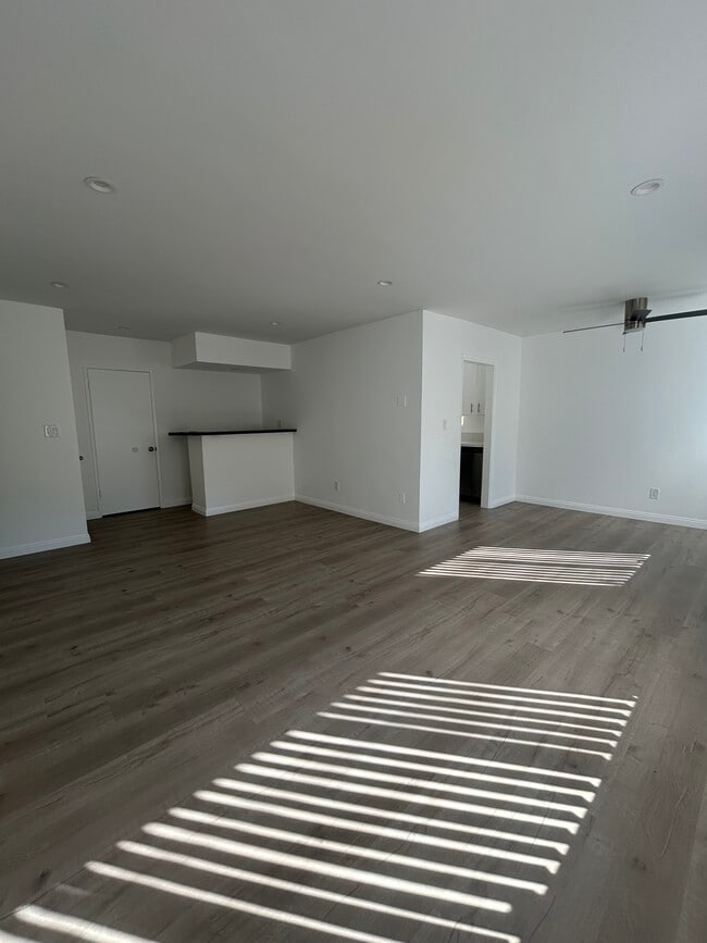 Living room - 649 Westbourne Dr