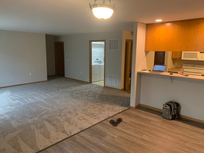 Building Photo - 2946 Kentville Dr Unit 2950