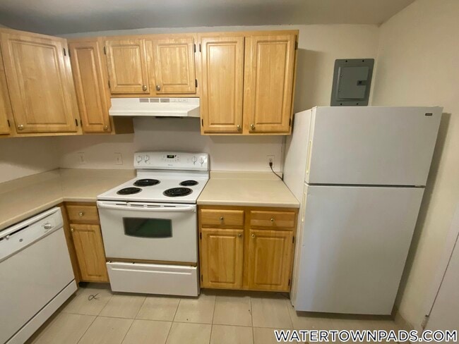 Building Photo - 10 Riverside St