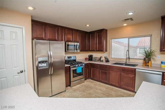 Building Photo - 6730 W Oak Mist Ave