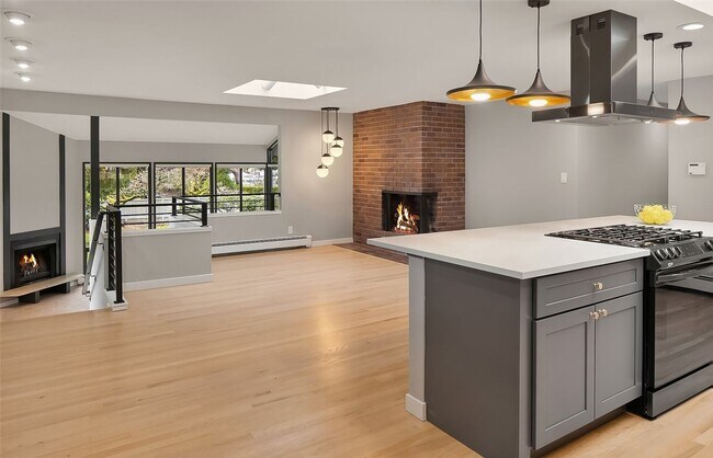 Photo - Stunning Remodeled Hunts Point Home for Rent