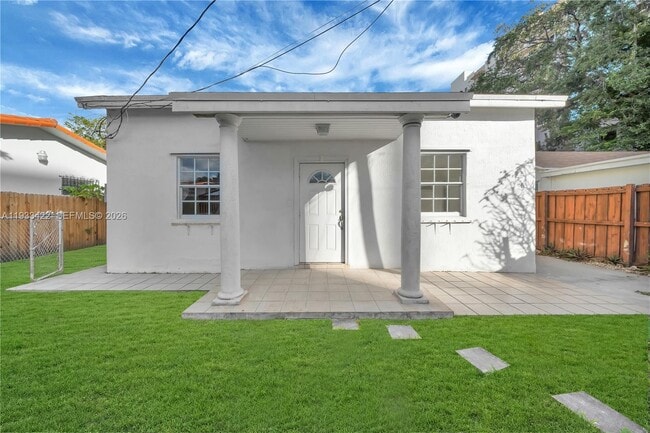 Building Photo - 2731 SW 24th St Unit 2731