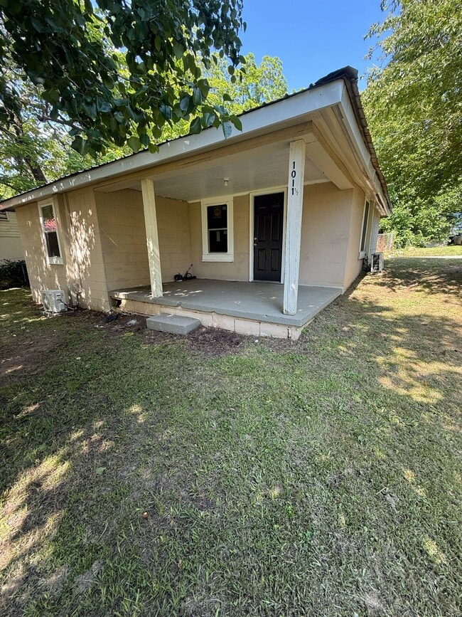 Photo - 1011 1/2 Clydesdale Ave House